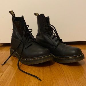SOFT LEATHER DOC MARTENS SIZE 8